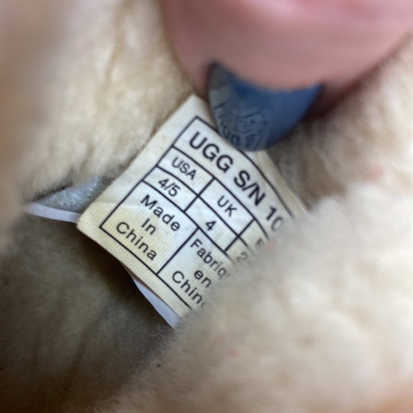 Ugg Bailey Bow Infant size 4/5 - Picture 4 of 8